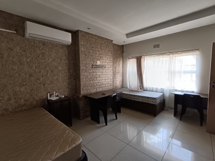 5 Bedroom Property for Sale in Park West Free State